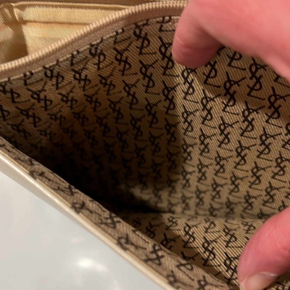 Yves Saint Laurent  YSL White Quilted Clutch EUC - Picture 14 of 15